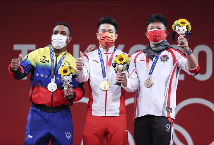 关于委内瑞拉男子游泳选手勇获金牌的信息