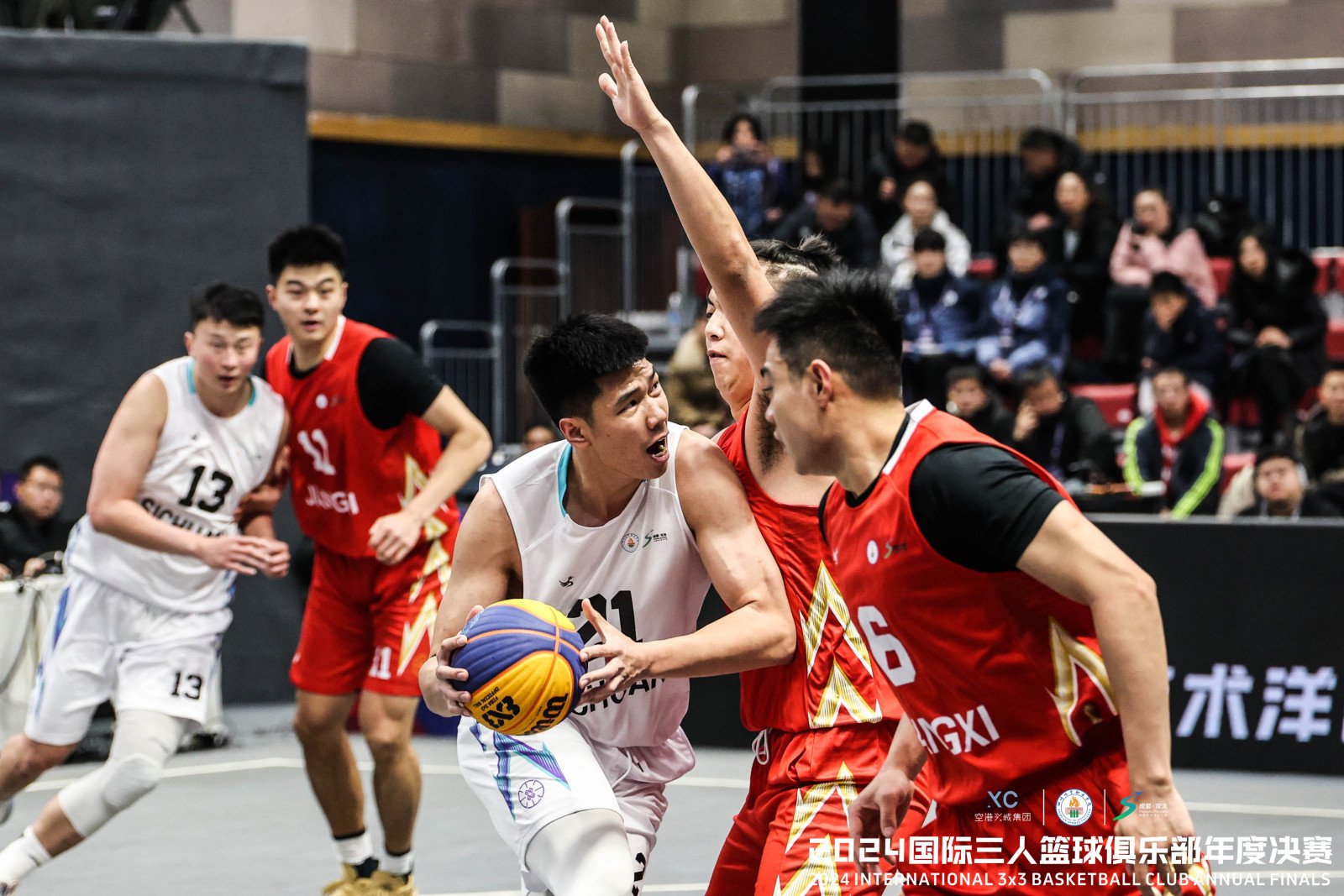 篮球俱乐部签下新人战力强劲