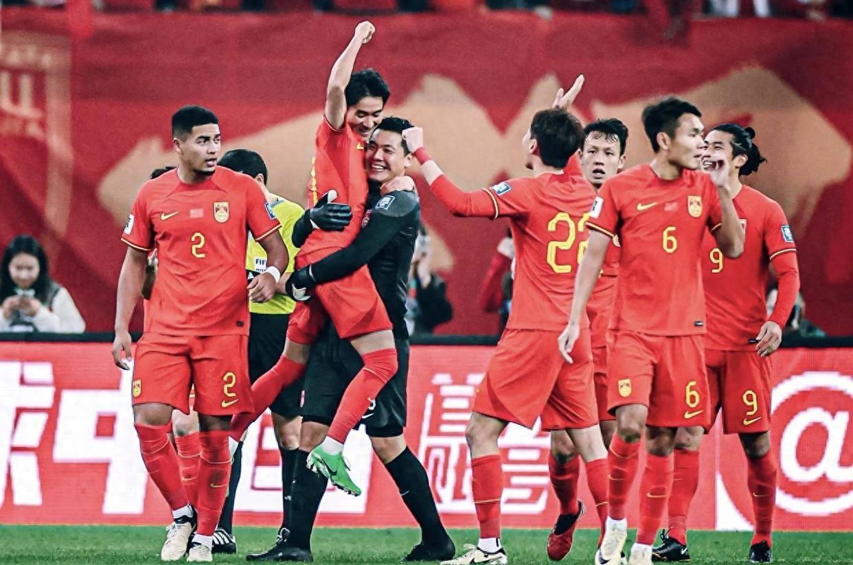 DB彩票试玩-超级球星登场，燃烧赛场引发狂欢