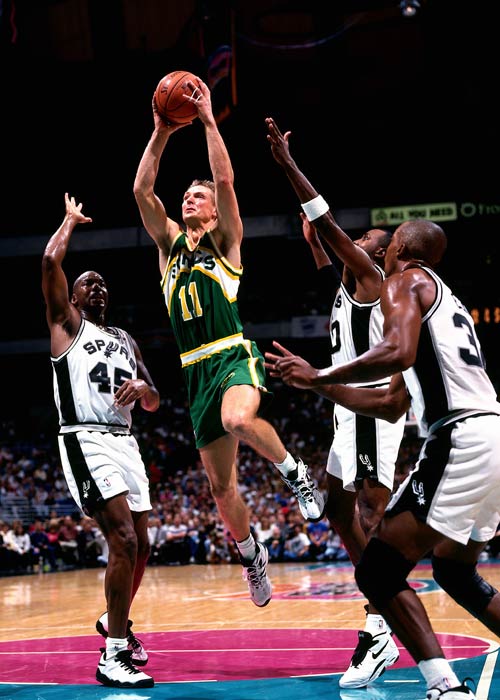 德国篮球联赛冠军产生，球迷欢呼雀跃