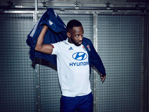 里昂队客场取胜克莱蒙特，继续高歌