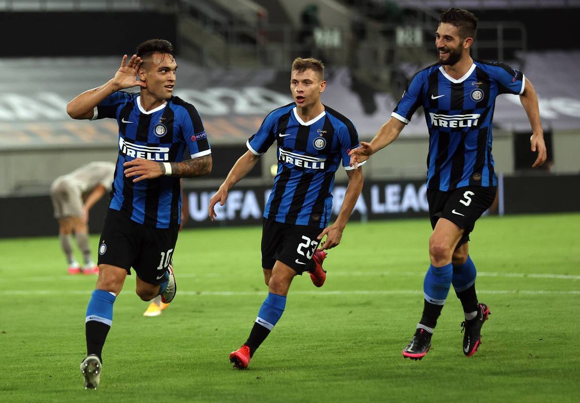 精彩纷呈！东西方球队展开战斗的简单介绍