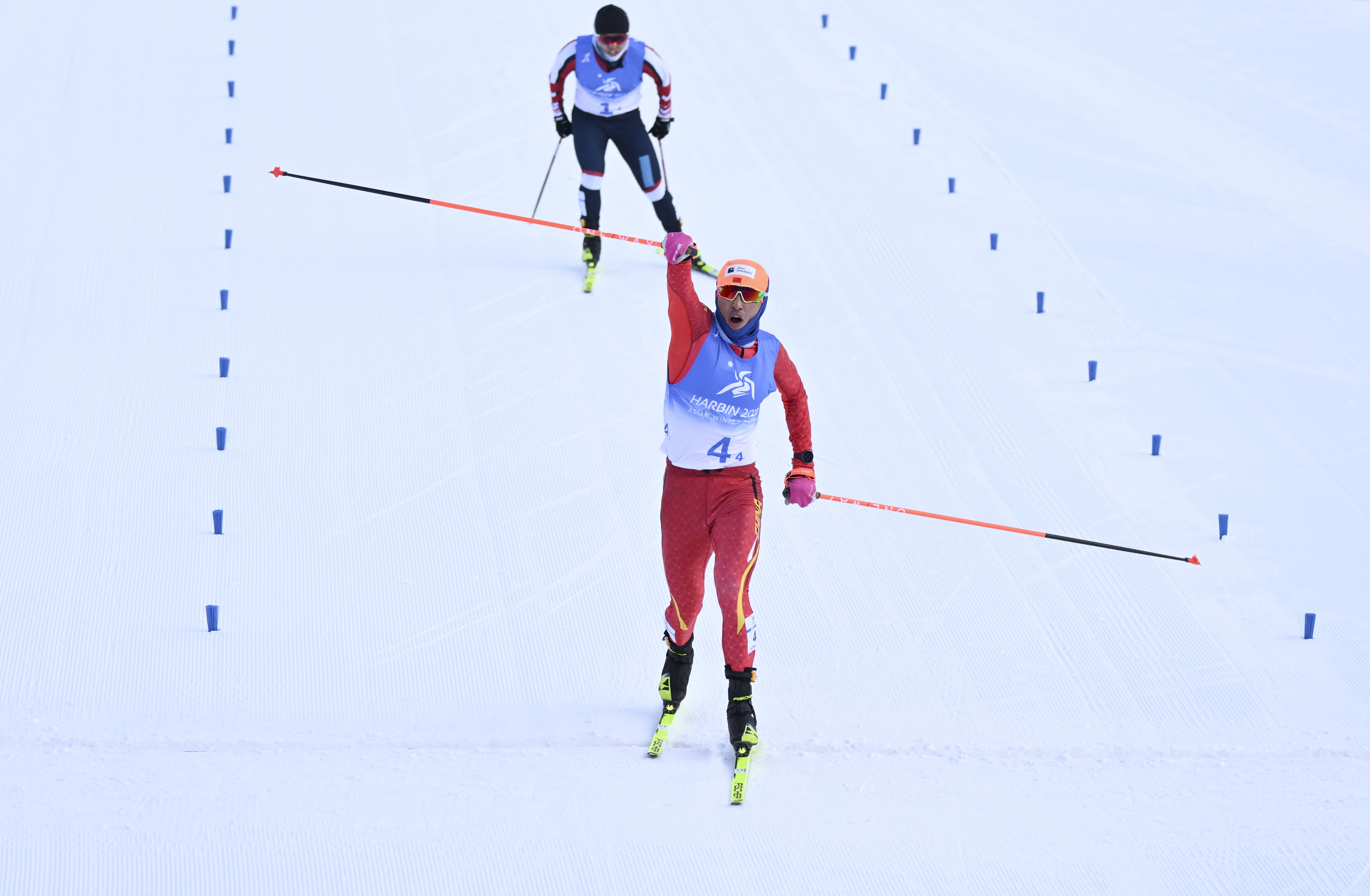 DB gaming-滑雪比赛场上紧张刺激，观众尖叫