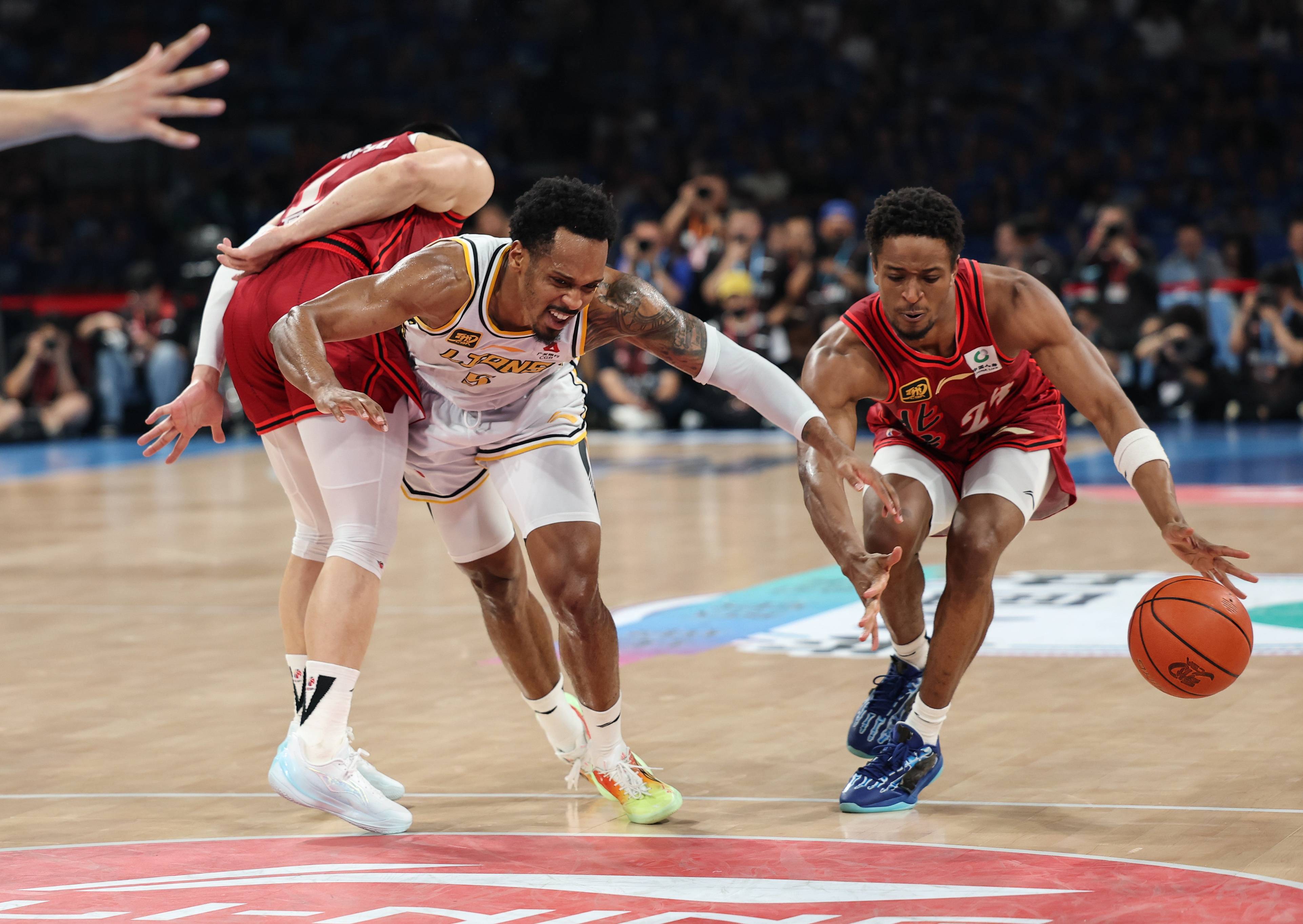 浙江队在场上打出精彩表现，赢得比赛