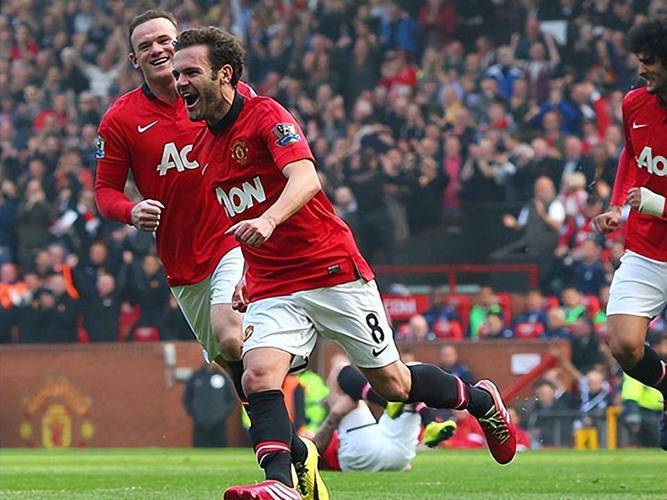 英超劲旅遭遇低迷曼联再遇危机坎坷