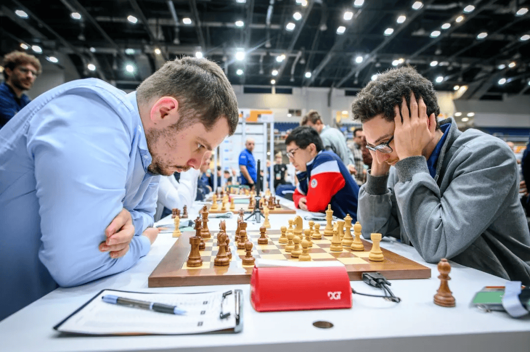 波兰队勇夺全球杯冠军，喜迎胜利果实