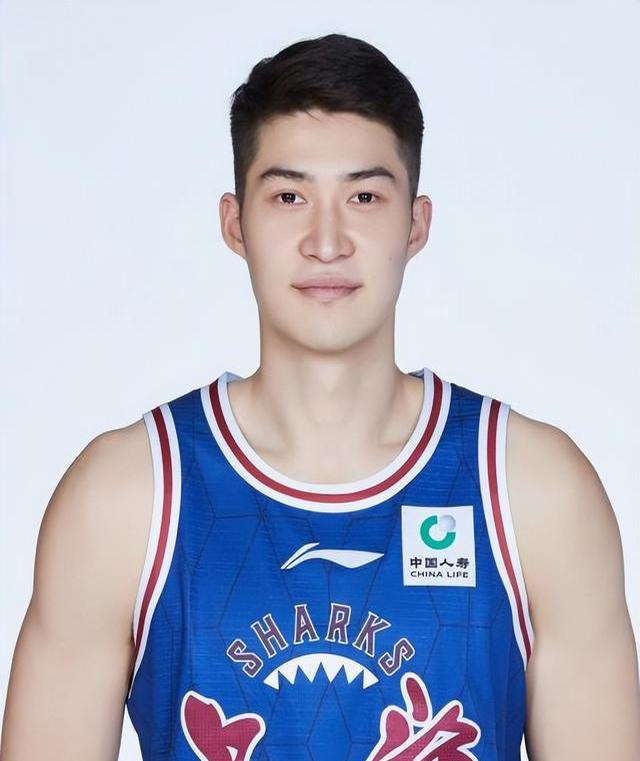 上海男篮遭遇连败，备战关键战役