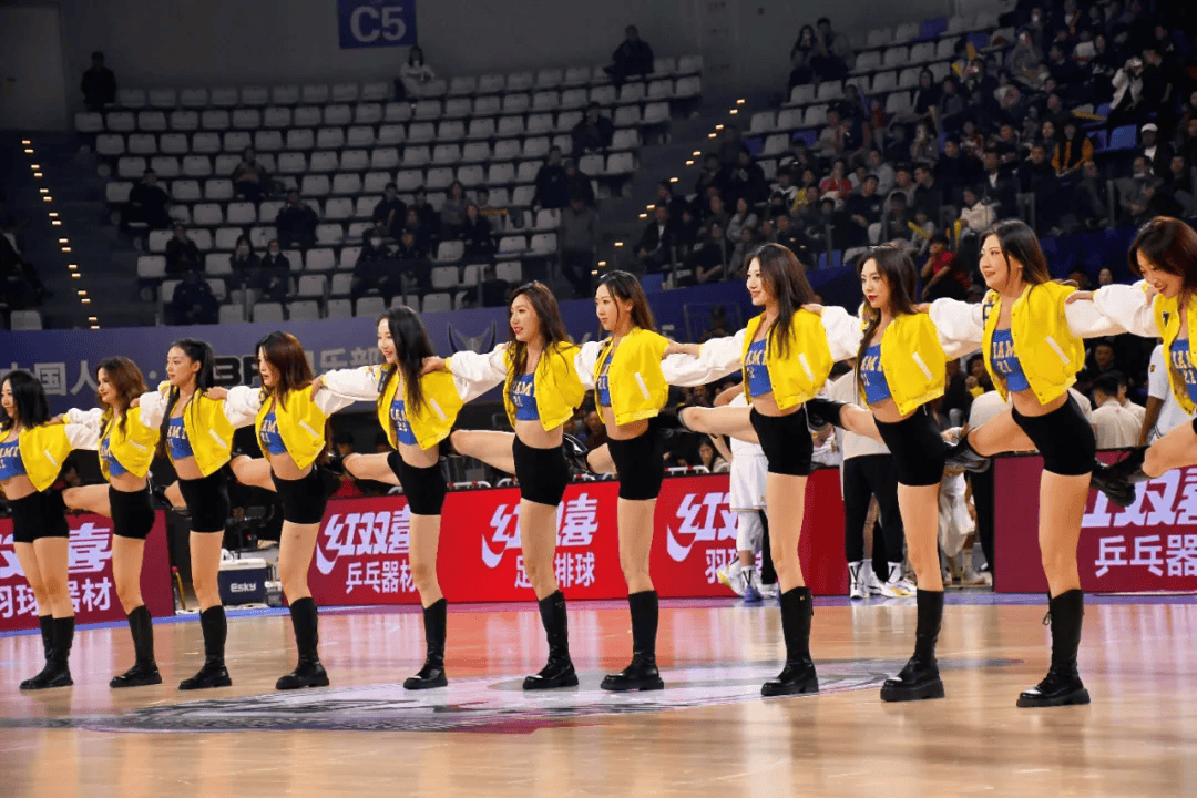 DB彩票官方网站-精彩赛事现场直击，现场观众爆发出热情呐喊