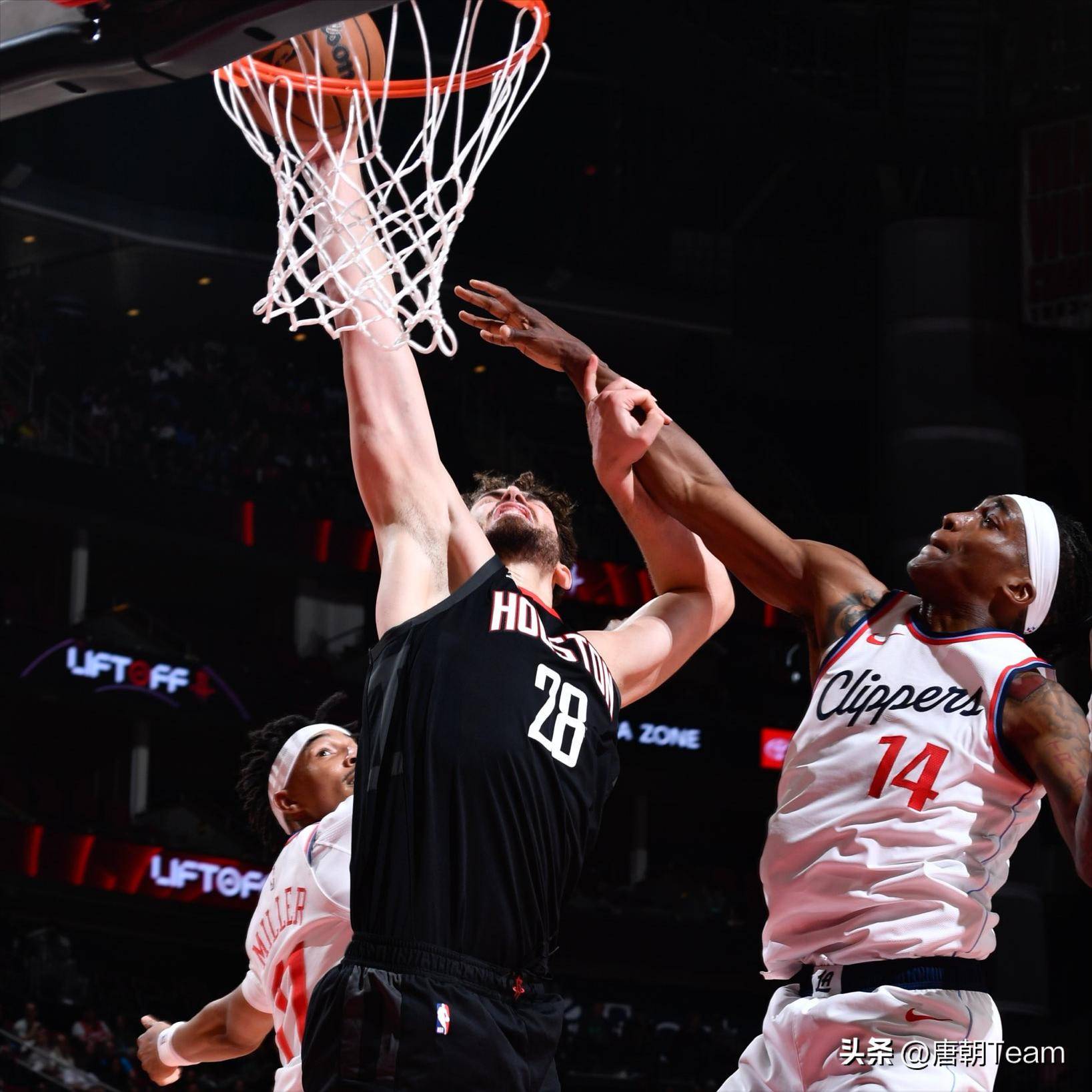 火箭客场大胜魔术结束两连败