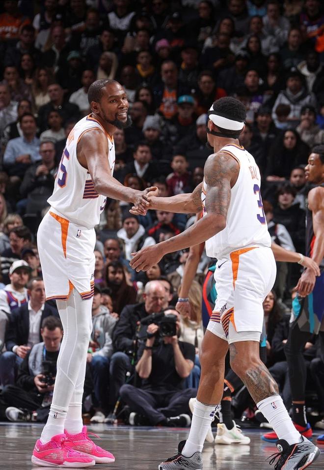 篮网击败骑士，杜兰特砍下27分